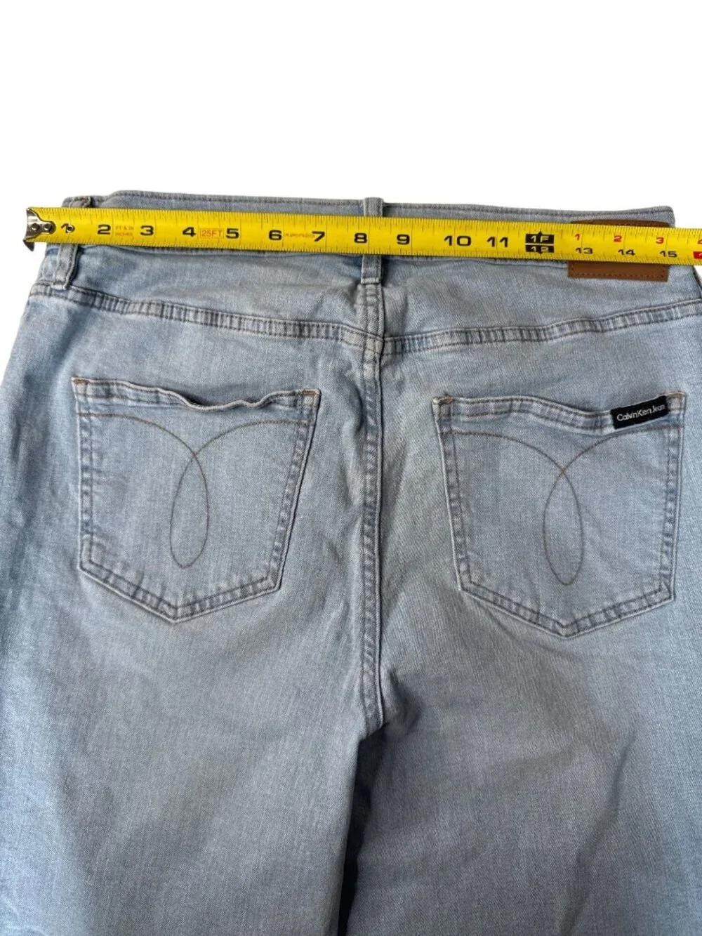 Calvin Klein Women's Light Wash Distressed Jeans Straight Leg Relaxed Size 31